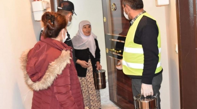 Bitlis'te Evden Çıkmayanlara Belediyeden Yemek Servisi