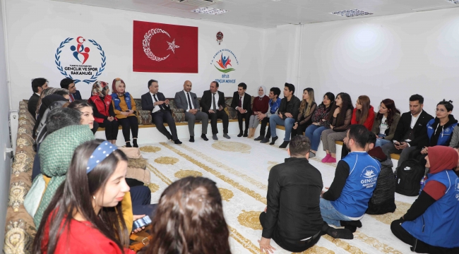 Vali Çağatay Bitlis Gençlik Merkezinde Gençlerle Buluştu