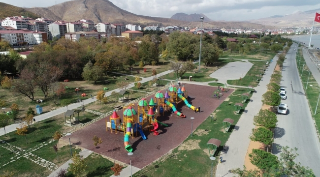 Tatvan'da Çocuk Oyun Alanları Daha Güvenli Ve Estetik Hale Geliyor 