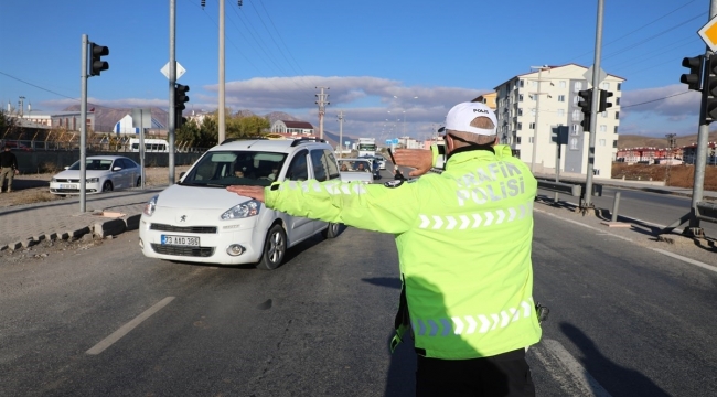 Bitlis İl Genelinde "Bi Hareketine Bakar Hayat" Sloganı İle Trafik Denetimi Yapıldı