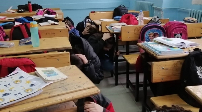 Tatvan'da Okullarda Deprem Eğitimi Verildi