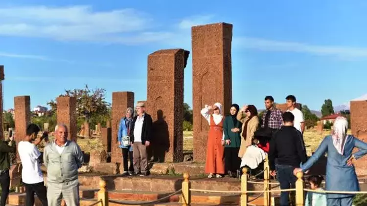 Bitlis'te Yeni Keşfedilen Tarihi Eserler Turistlerin İlgisini Çekmeyi Başardı 