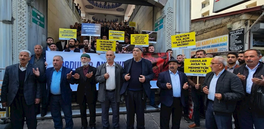 Tatvan'da namaz çıkışı protesto 