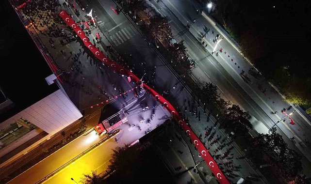 Tatvan'da 200 metrelik bayrakla "Fener Alayı Yürüyüşü" yapıldı 