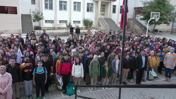 Tatvan'daki Okullarda Filistinli Çocuklar İçin Bir Dakikalık Saygı Duruşu Gerçekleşti
