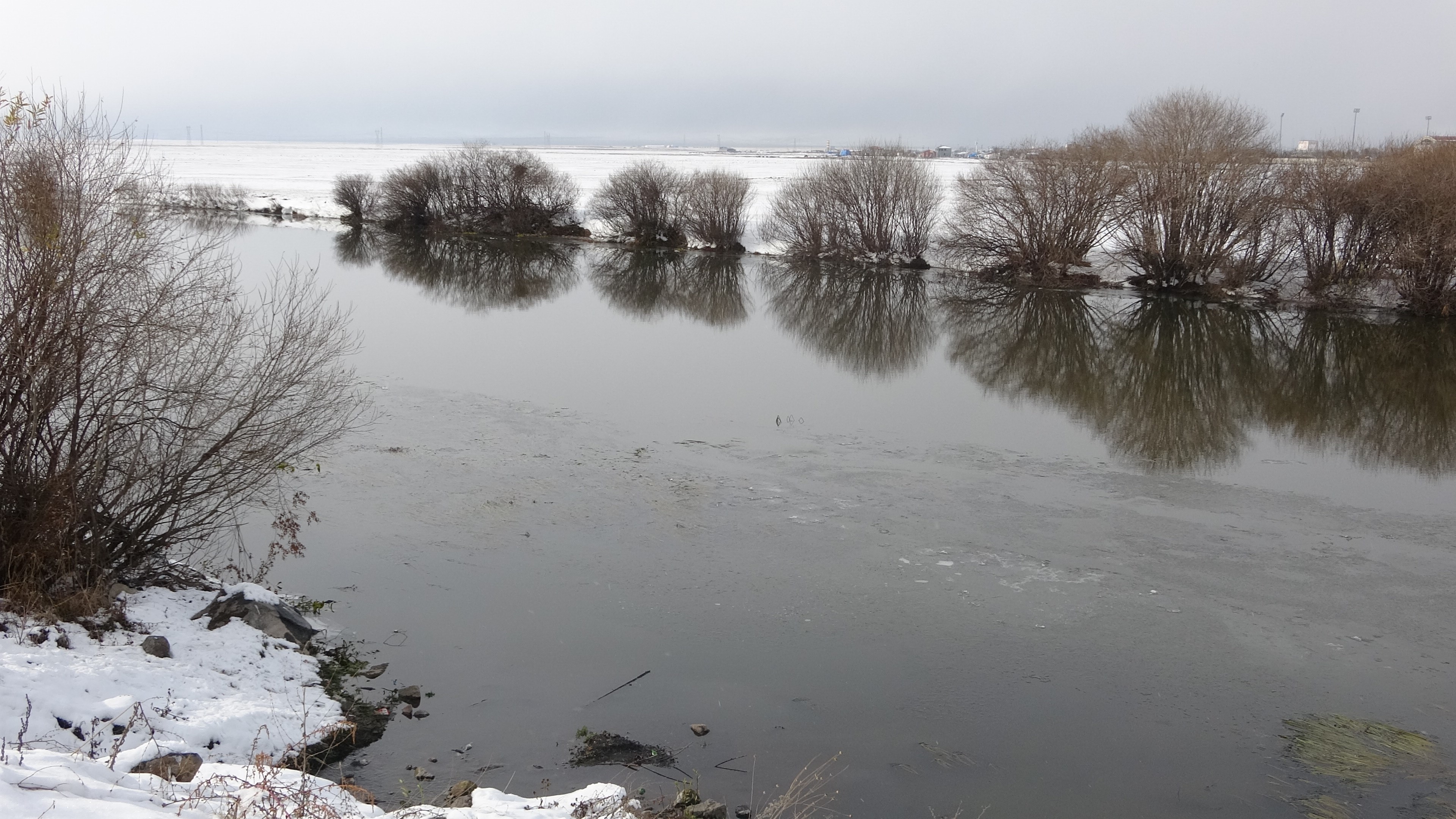 Ardahan- Kura Nehri yüzeyi kısmen dondu 