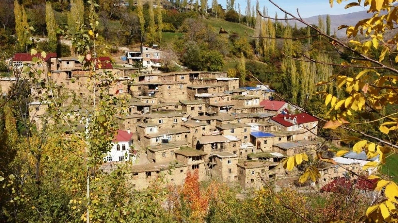 Bitlis - Hizan taş evlerinde sonbahar böyle görüntülendi 