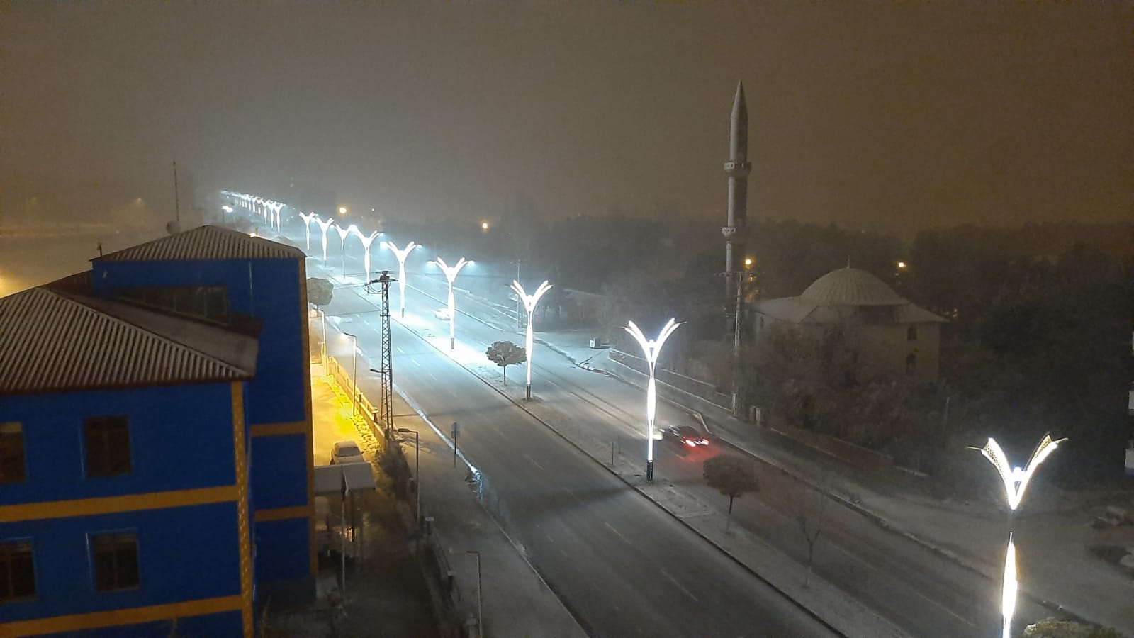 Bitlis-Tatvan'da an itibariyle kar yağmaya başladı