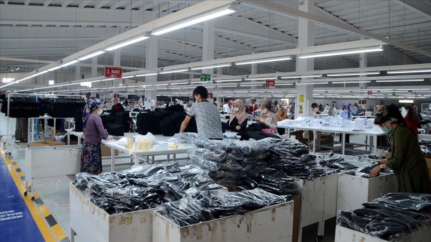 Bitlis'te devletin verdiği desteklerin etkisiyle kurulan 56 tekstil fabrikası, ürettikleri ürünleri Avrupa, Orta Doğu ve Uzak Doğu ülkelerine gönderiyor.