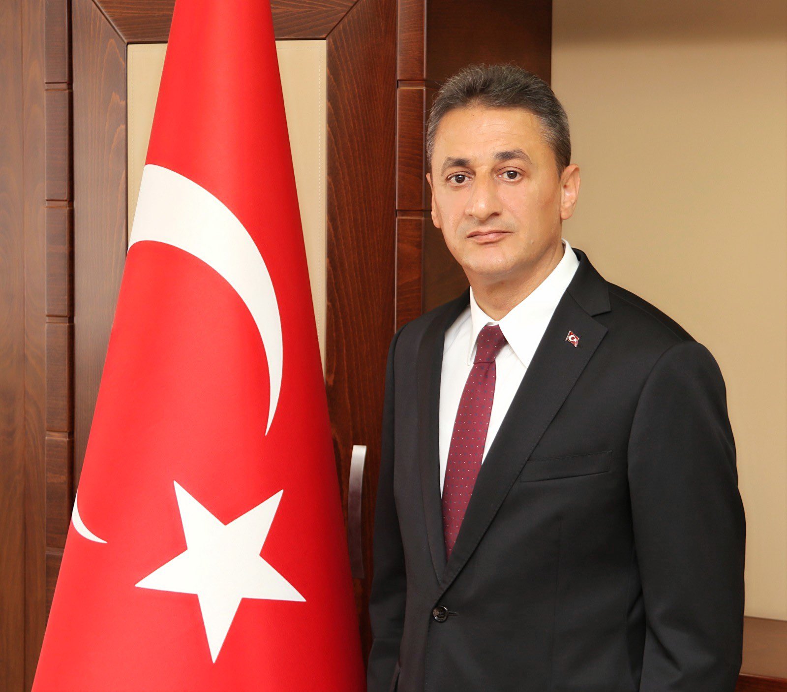 Bitlis Valisi Karaömeroğlu 24 Kasım Öğretmenler Gününü Kutladı 