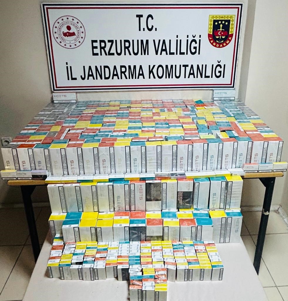 Erzurum İl Jandarma Komutanlığı ekiplerince 5299 paket kaçak sigara ele geçirildi.