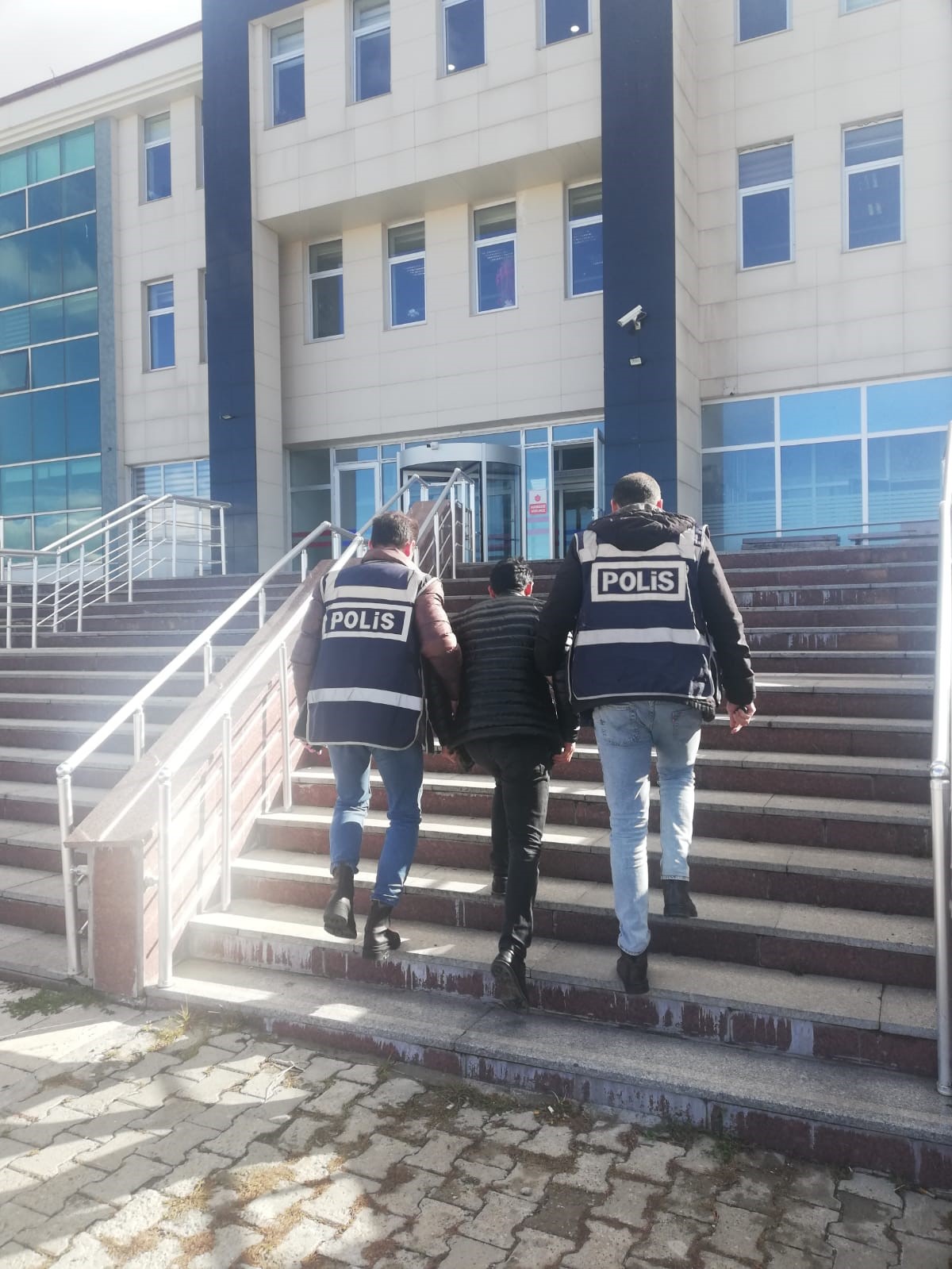 Kars'ta her yerde aranan 5 kişi yakalandı 
