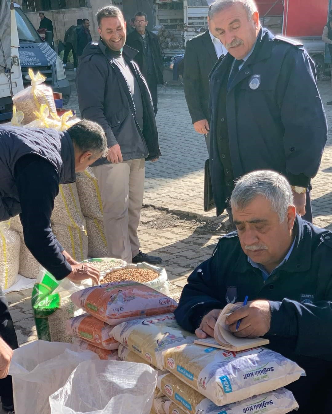 Bitlis- Hizan'da seyyar satıcılar denetlendi