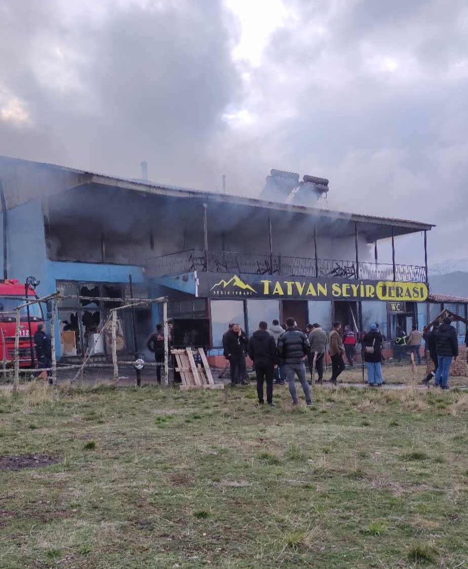 Bitlis-Tatvan'da iş yerinde korkunç bir yangın meydana geldi