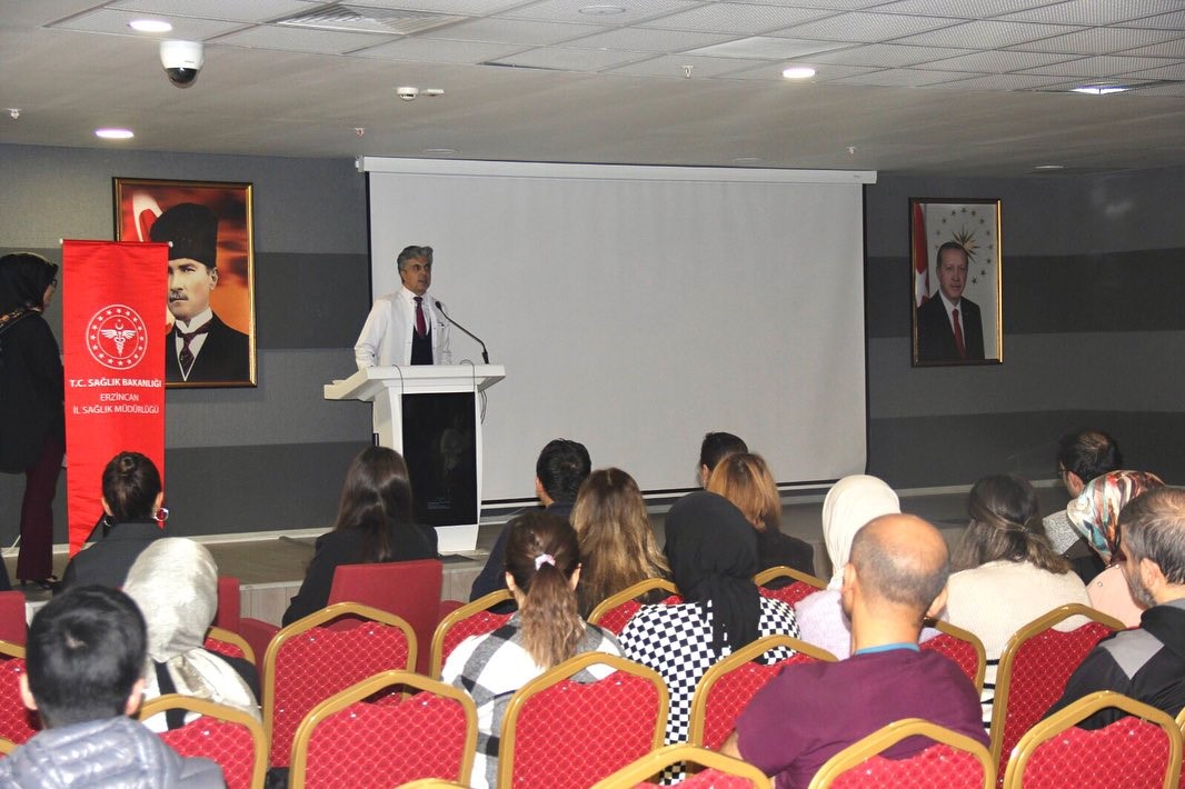 Erzincan'da sağlık çalışanlarına NRP eğitimi düzenlendi