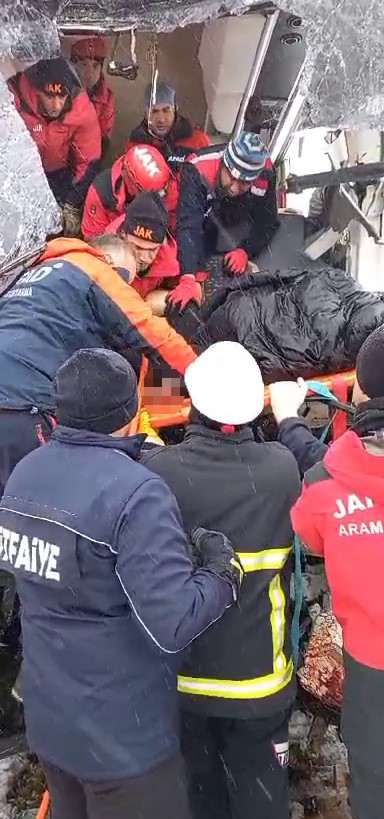 Kars'ta zincirleme trafik kazası: İki yolcu otobüsü ve kamyon birbirine girdi