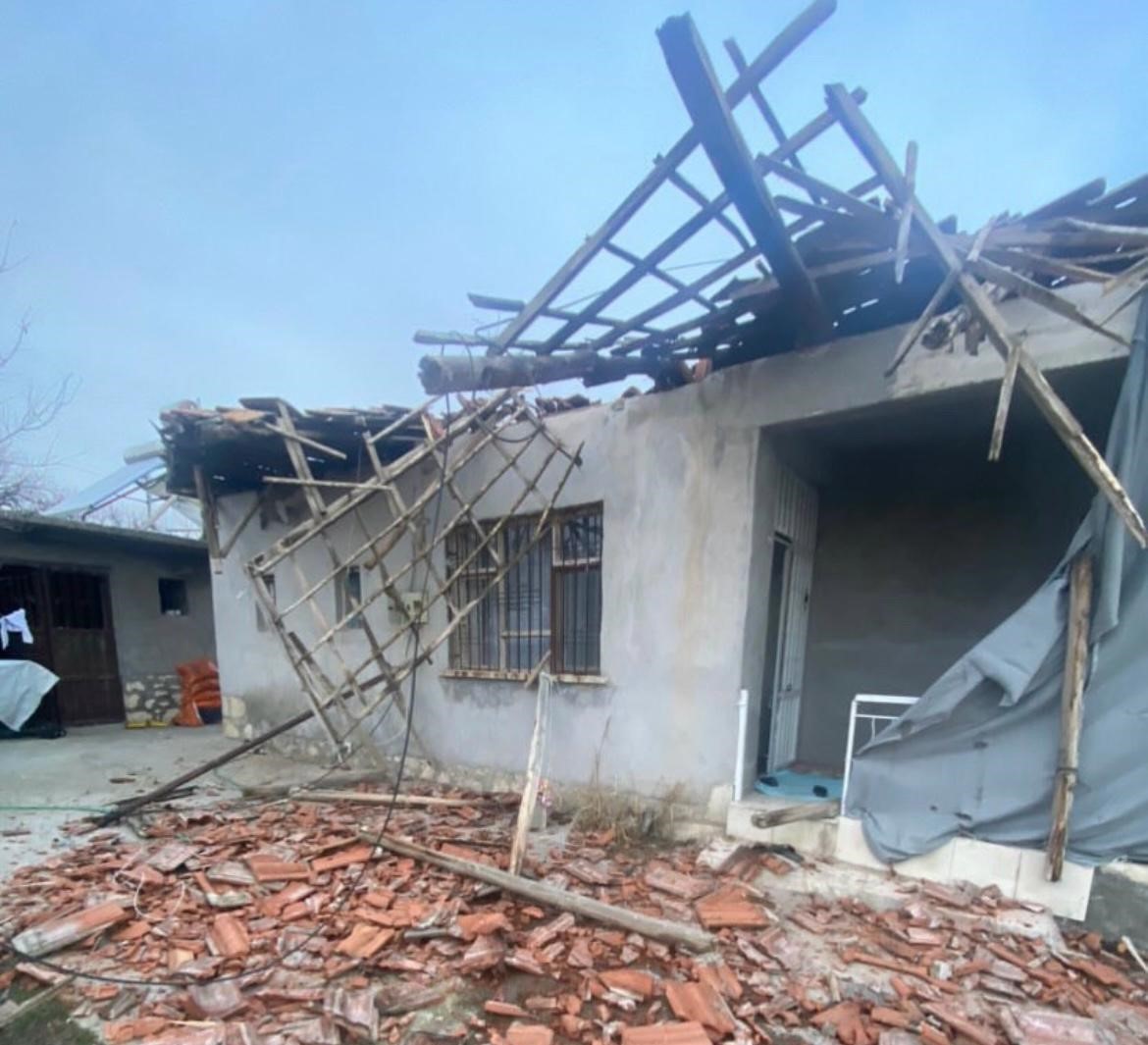 Malatya'da bir evin çatısı çöktü