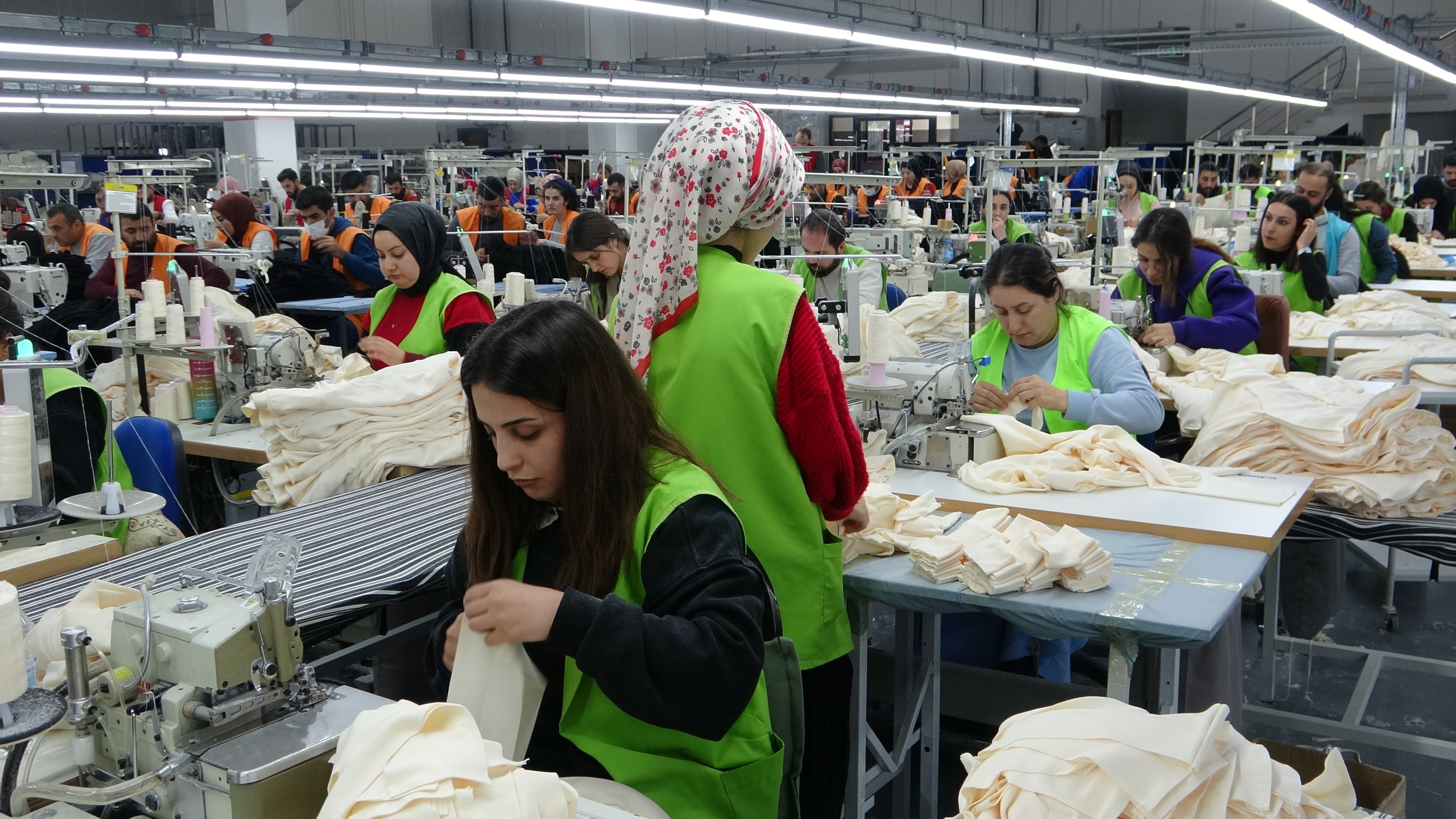 Van OSB'de üretilen tekstil ürünleri ihraç ediliyor