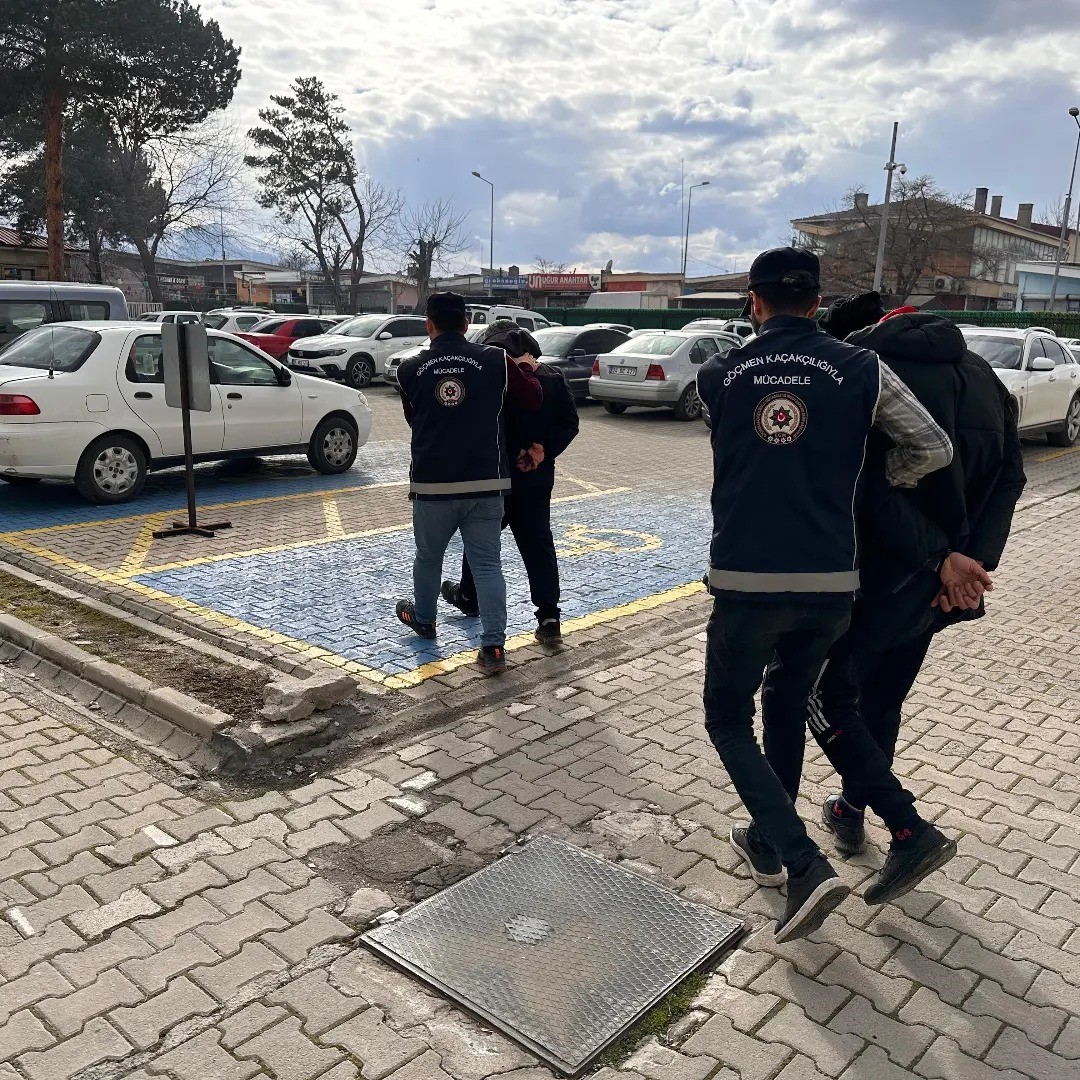 Erzincan'da göçmen kaçakçılığı suçundan 2 kişi tutuklandı