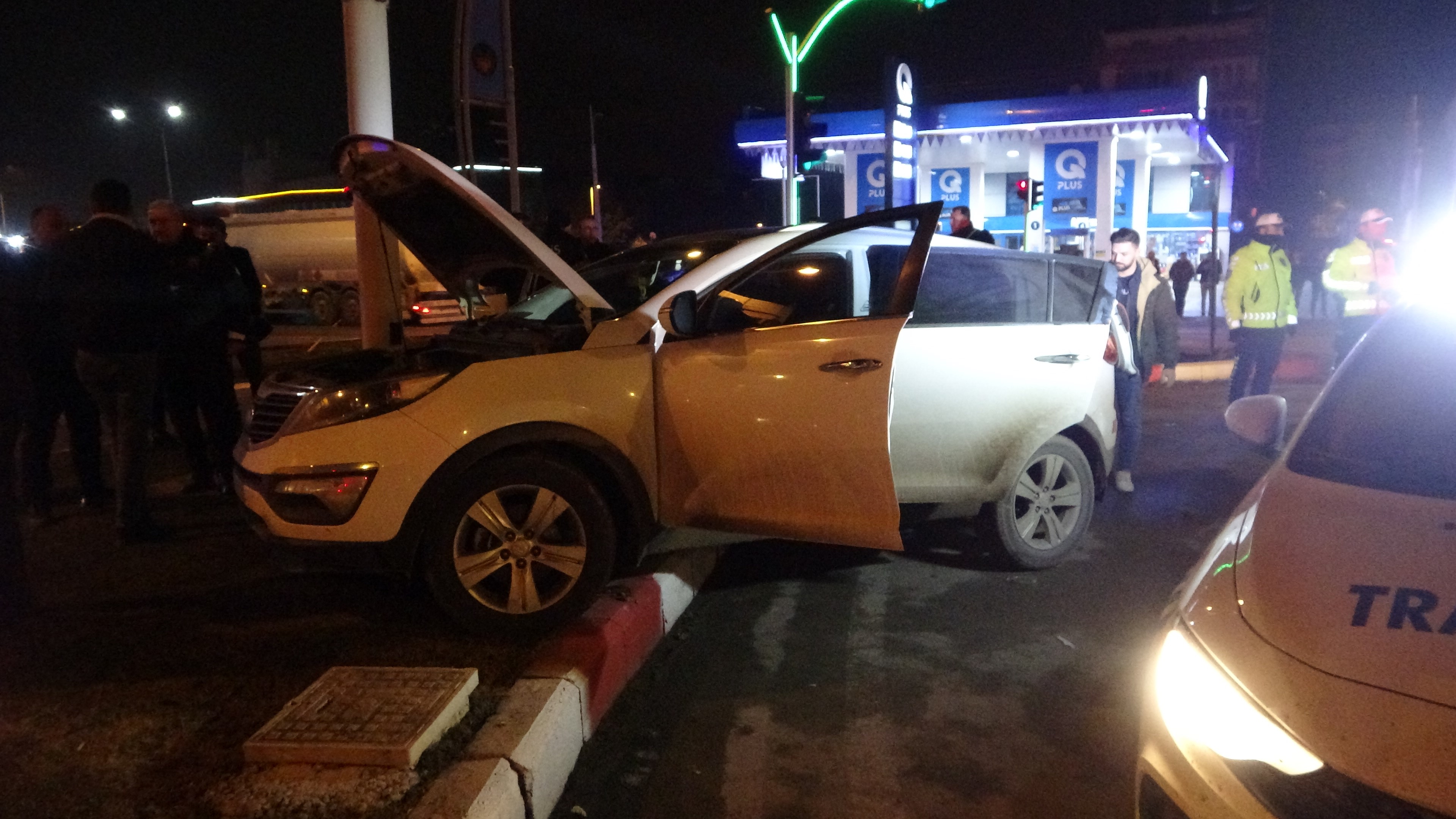 Polisin 'dur' ihtarına uymayarak kaçan ehliyetsiz sürücü kaza yaptı