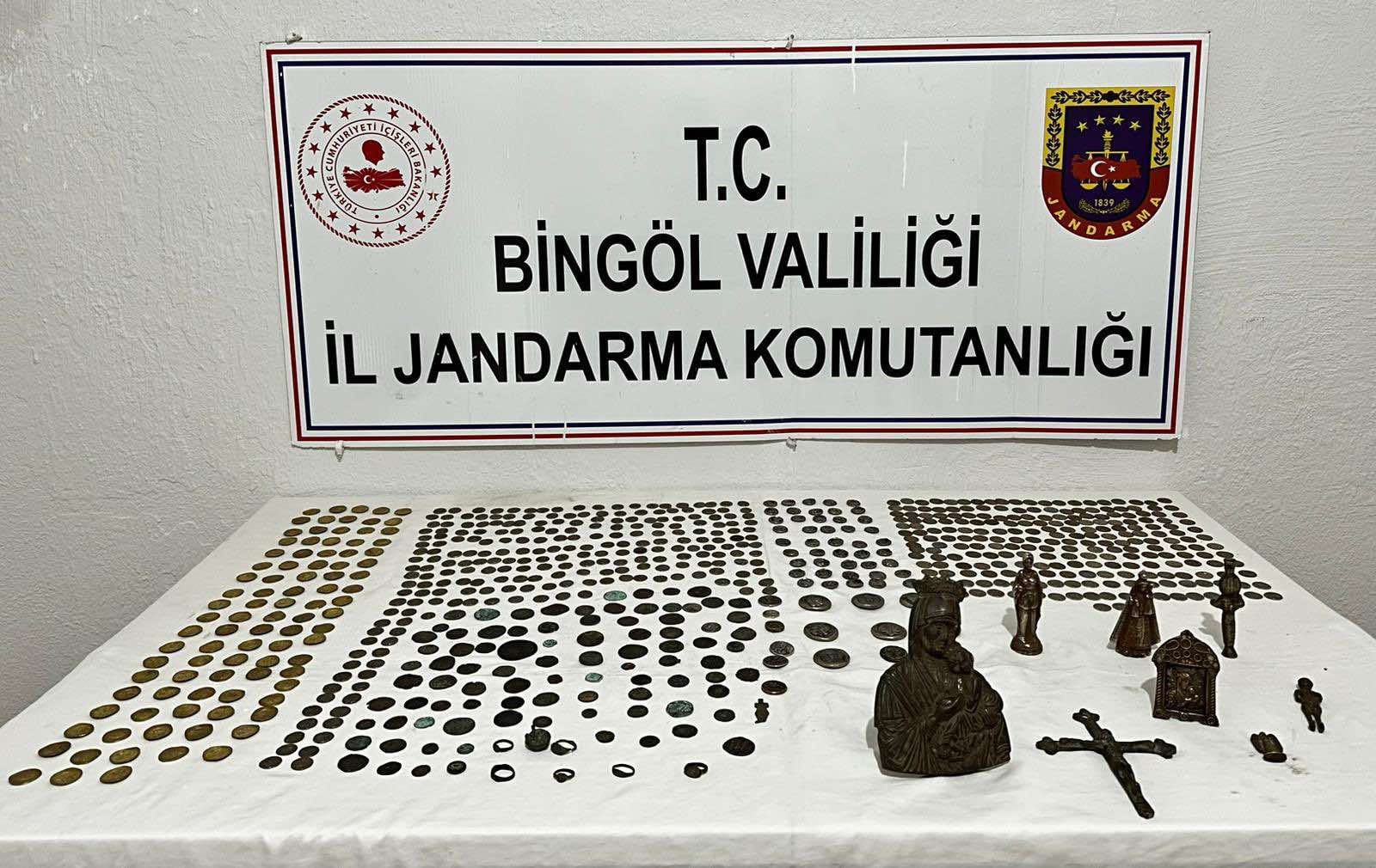 Bingöl'de tarihi eser kaçakçılığı operasyonu: 734 adet tarihi eser ele geçirildi