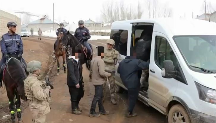 Van'da 199 düzensiz göçmen yakalandı
